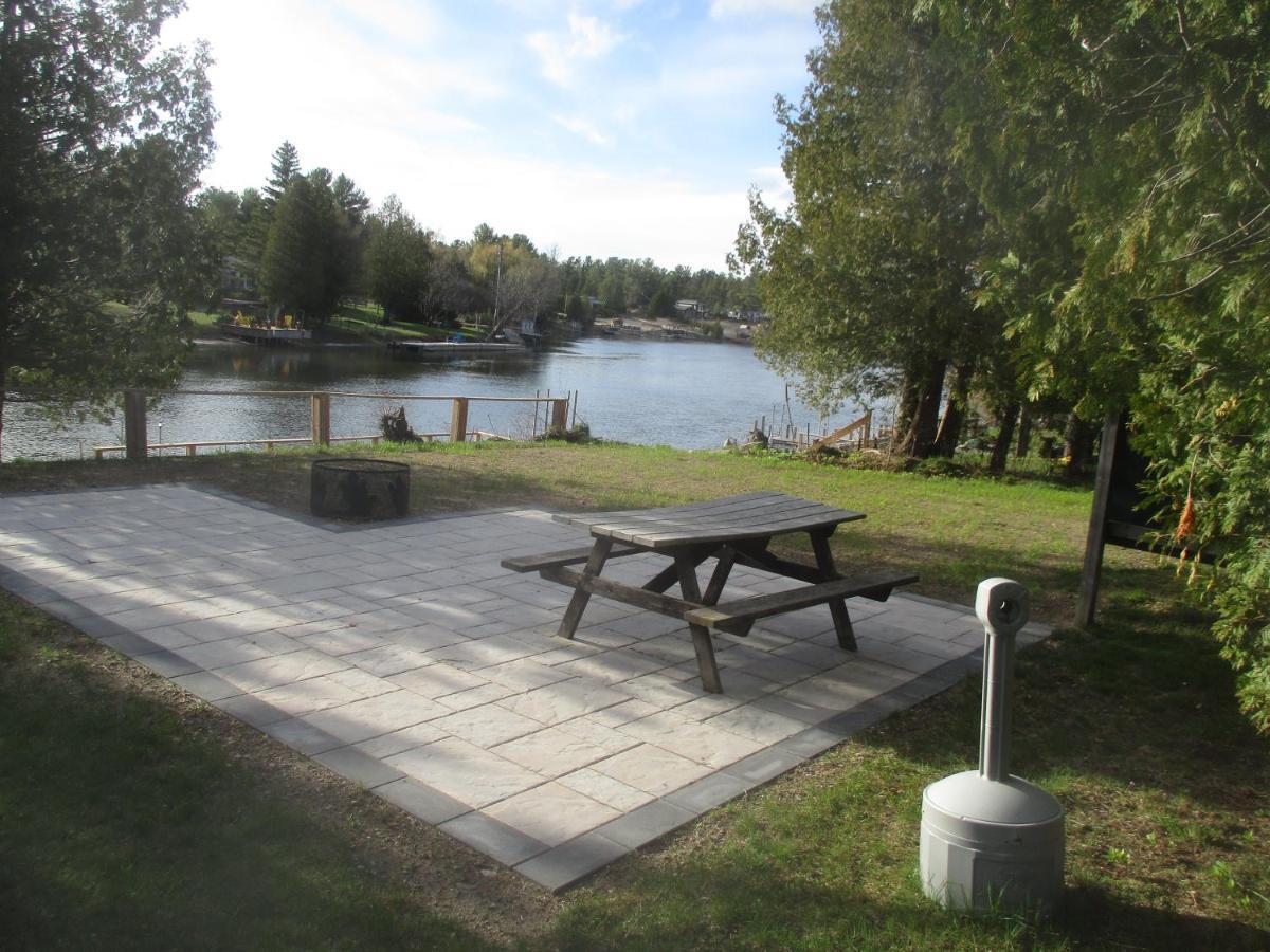 Sauble River Marina And Lodge Resort Sauble Beach Eksteriør bilde