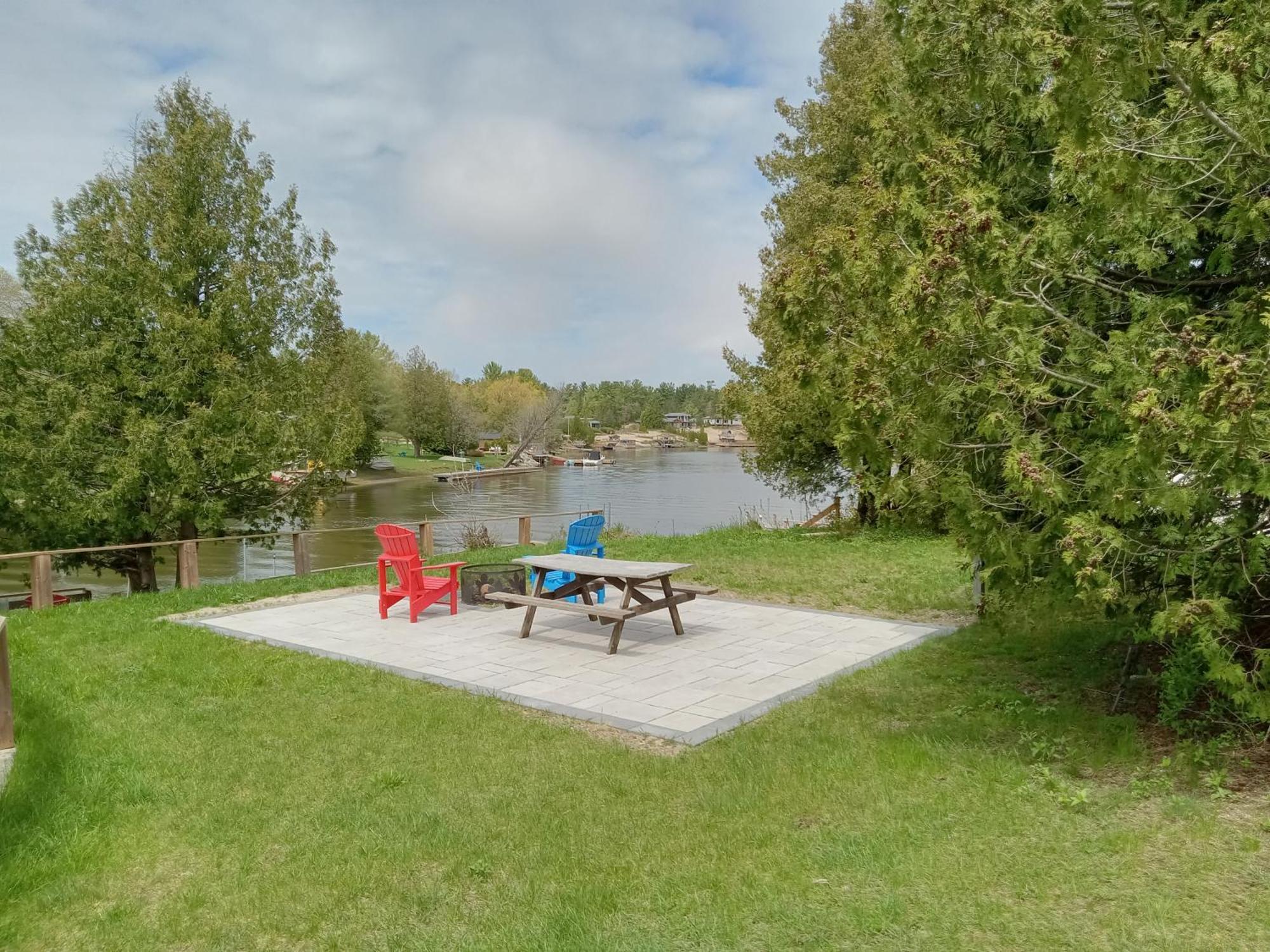 Sauble River Marina And Lodge Resort Sauble Beach Eksteriør bilde