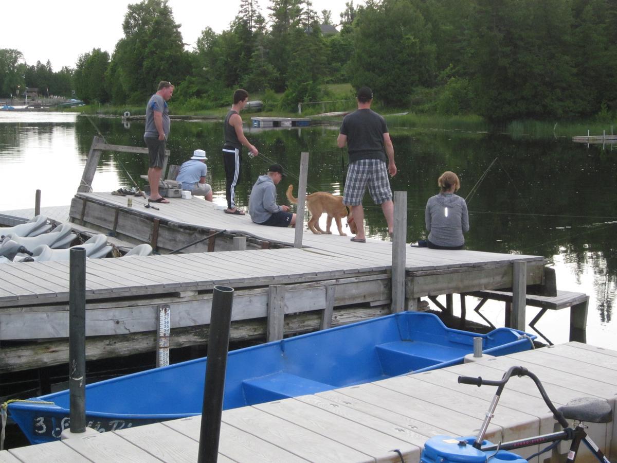 Sauble River Marina And Lodge Resort Sauble Beach Eksteriør bilde