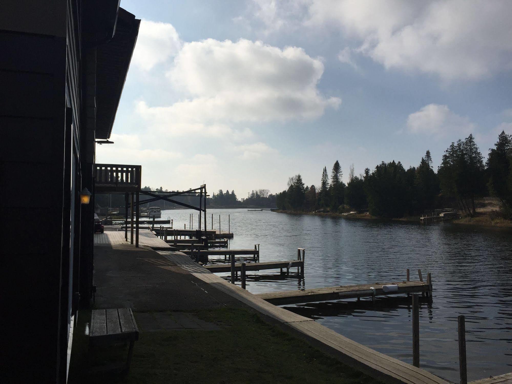 Sauble River Marina And Lodge Resort Sauble Beach Eksteriør bilde