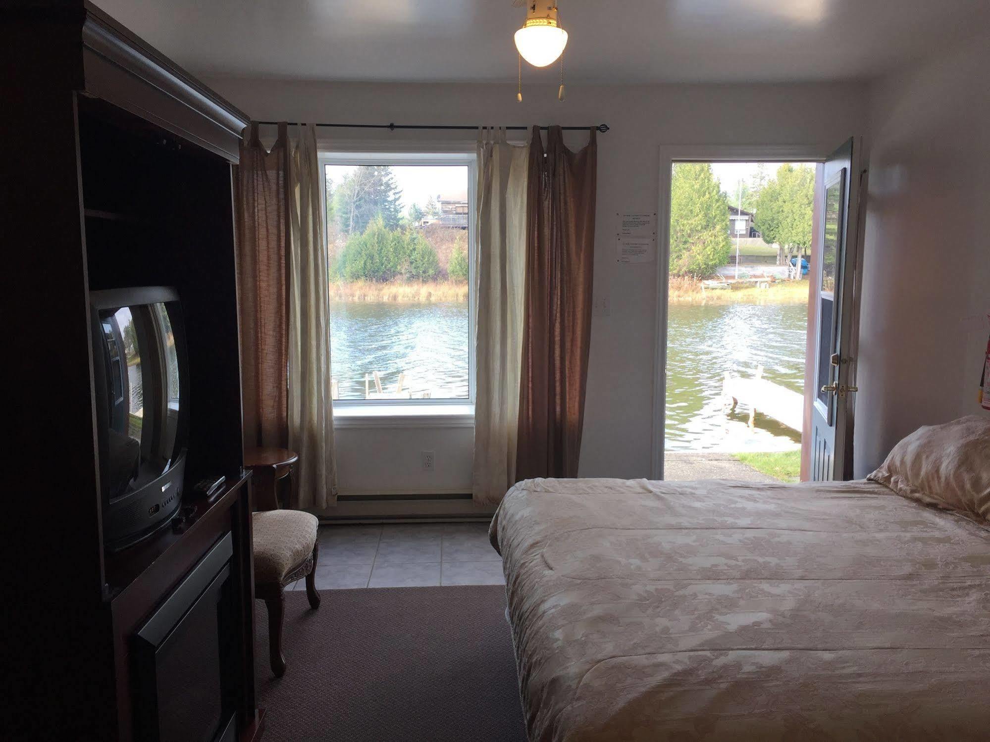 Sauble River Marina And Lodge Resort Sauble Beach Eksteriør bilde